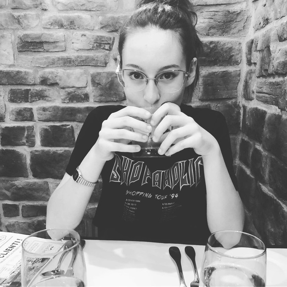 Meet your Posher, Sabrina - Picture 1 of 1